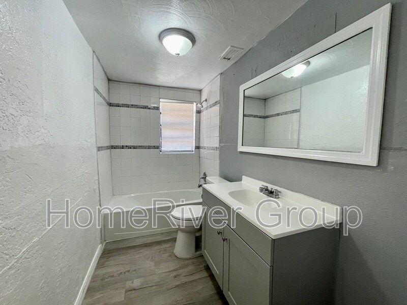 Building Photo - 605 S Disston Ave