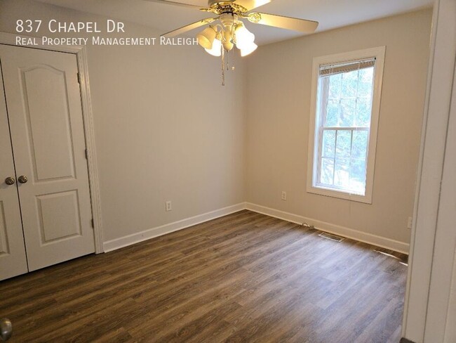 Building Photo - 837 Chapel Dr