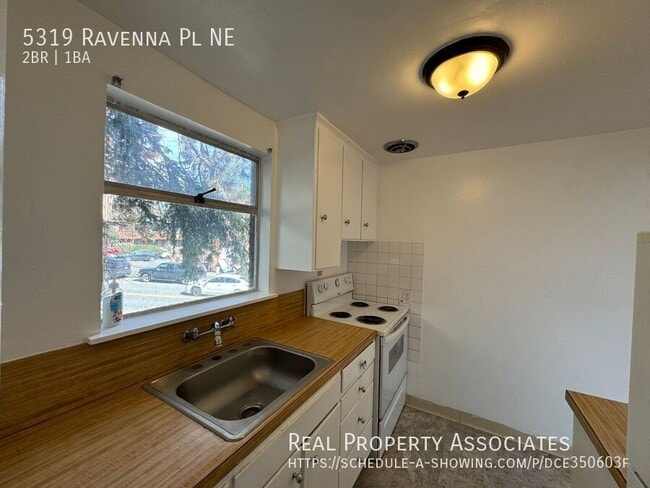 Building Photo - 5319 Ravenna Pl NE