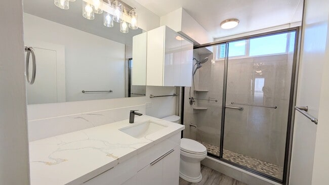 Building Photo - Beautifully Renovated 1/1/1 at Kalakaua Sands