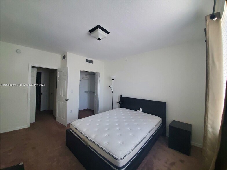 Building Photo - 6801 SW 44th St