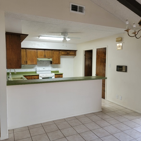 Building Photo - 3326 Scenic Ln