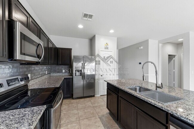 Building Photo - 17878 N Pietra Rd