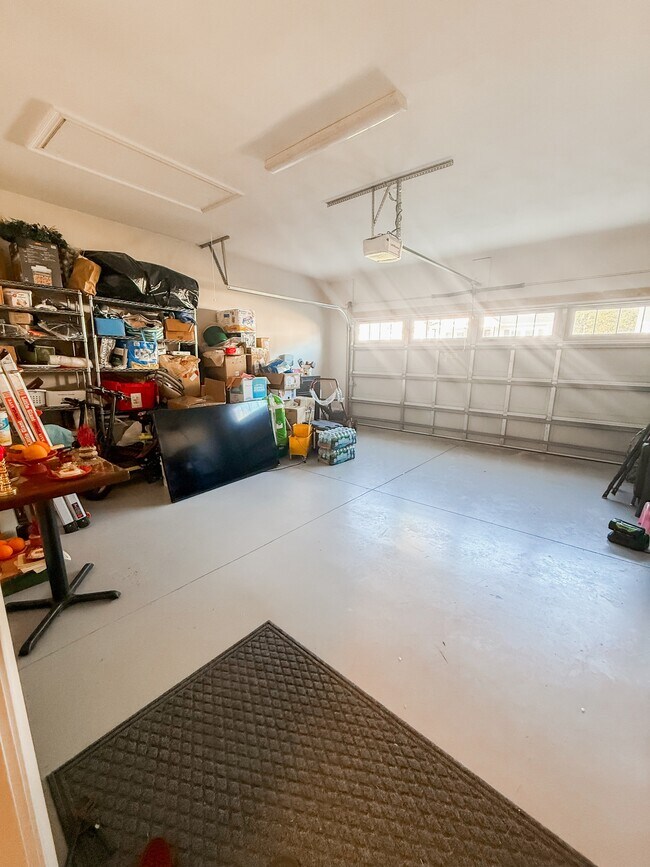 Building Photo - 5742 Vlg Rdg Ln