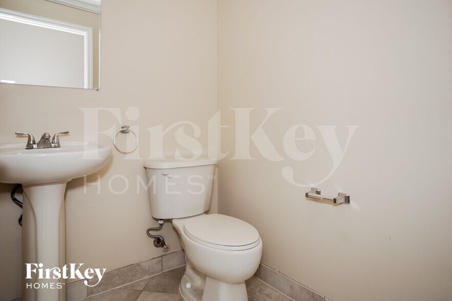 Building Photo - 32152 SW 204th Ct