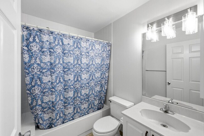 Building Photo - 138 Pebble Shores Dr