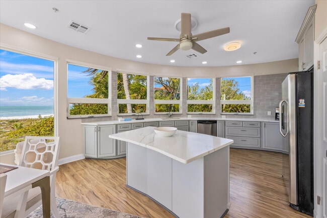 Building Photo - 3708 Gulf Dr