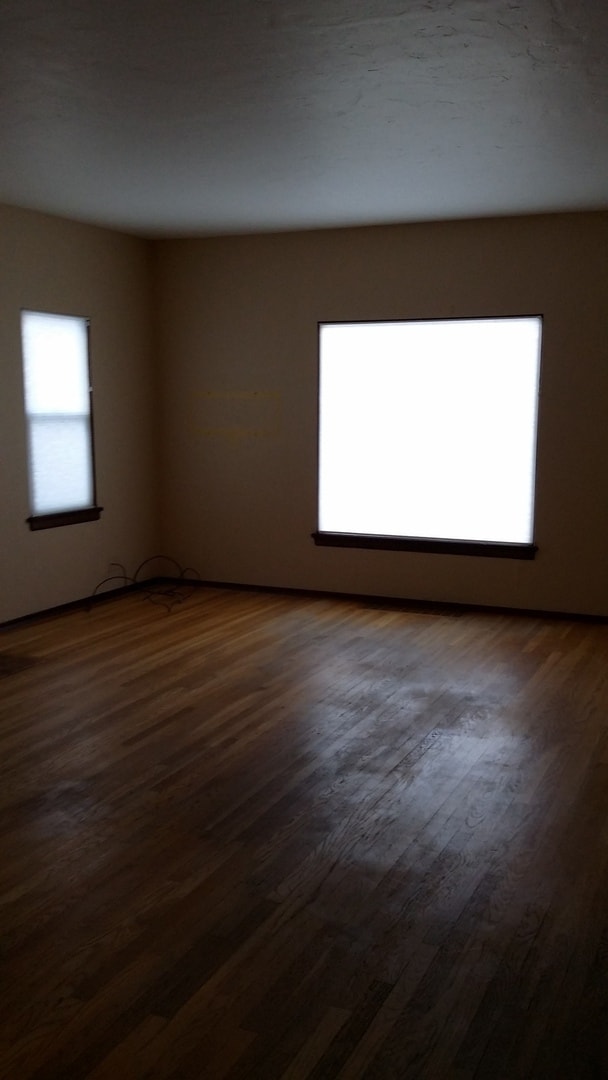 Building Photo - Occupied, do not disturb tenants. Barge-Chestnut Historic District Craftsman 2br 2ba home, with a...