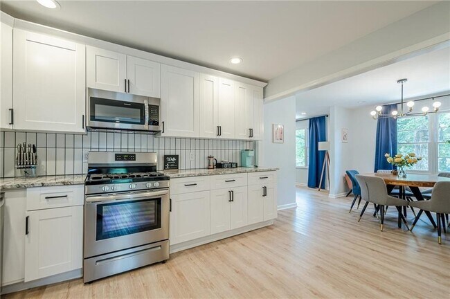 Building Photo - 3833 Bakers Ferry Rd SW