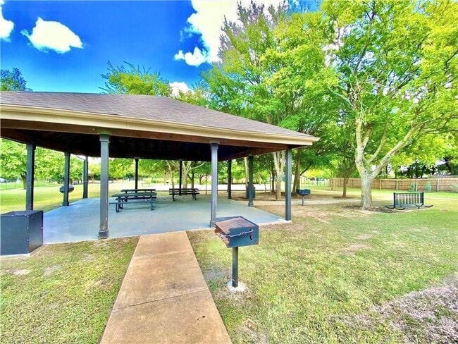Building Photo - 1021 Winnsboro Lp