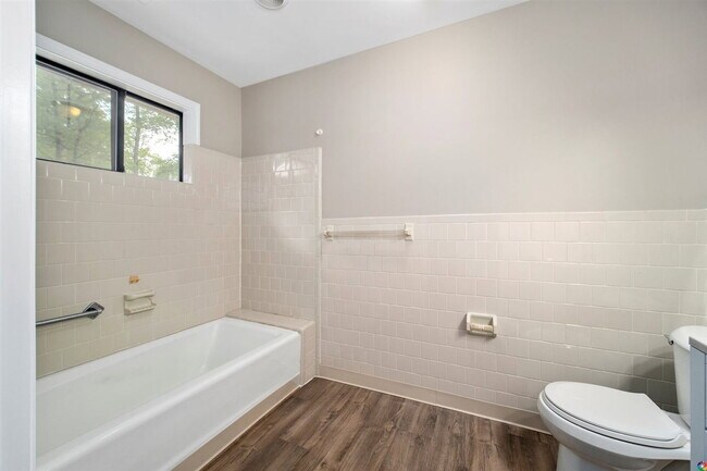 Building Photo - 9201 Rattlesnake Rd