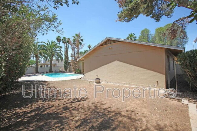 Building Photo - 8702 E Sells Dr
