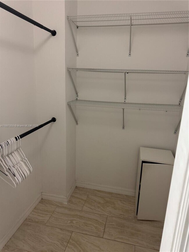 Building Photo - 1301 NE Miami Gardens Dr