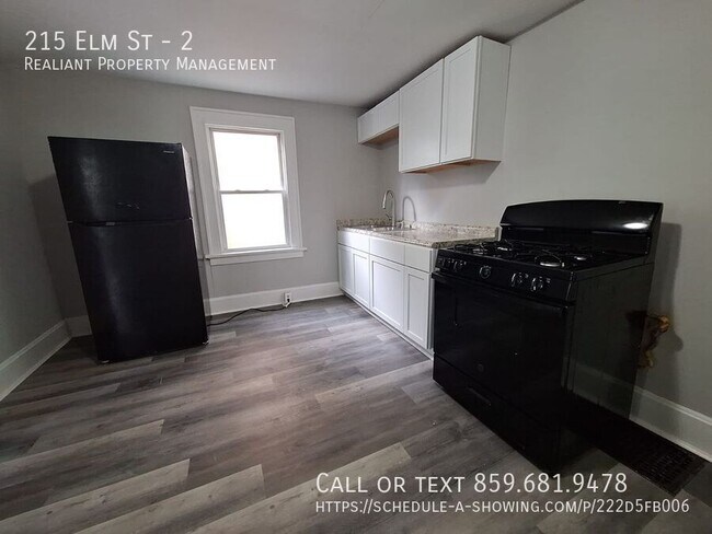 Building Photo - 215 Elm St