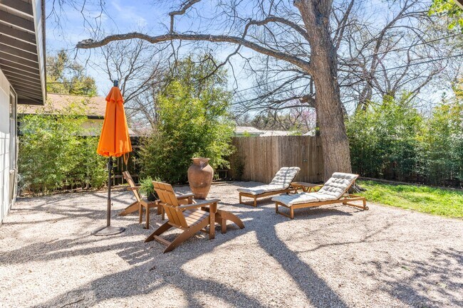 Building Photo - Centrally Located - Minutes from Dell Children's Hospital