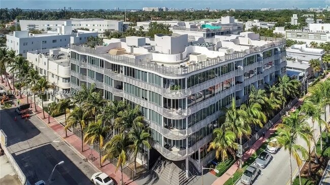 Building Photo - 210 W Park Dr