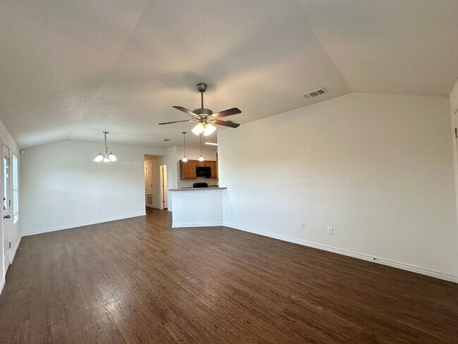 Building Photo - 901 Lasso Dr