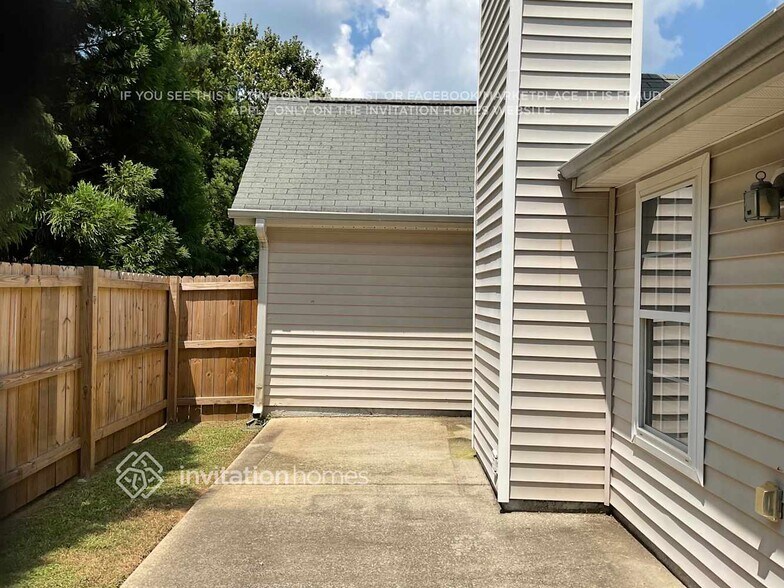 Building Photo - 4890 Larkspur Ln