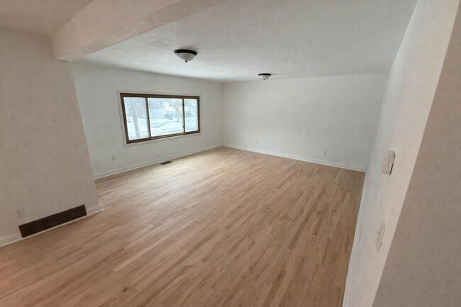 Building Photo - 810 4th St