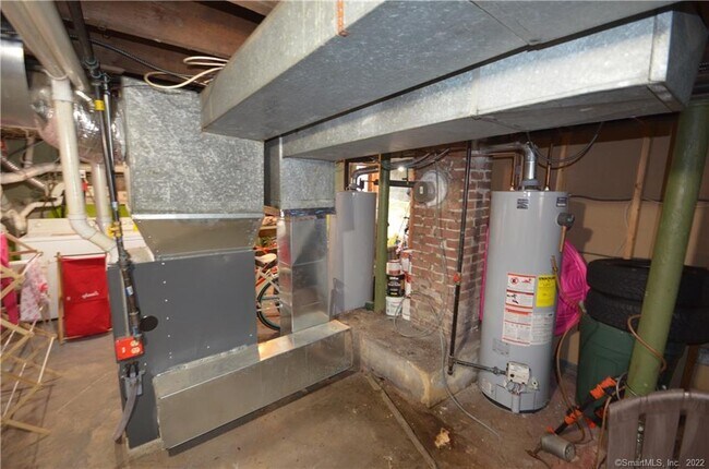 Building Photo - 258 Rakoczy Ave