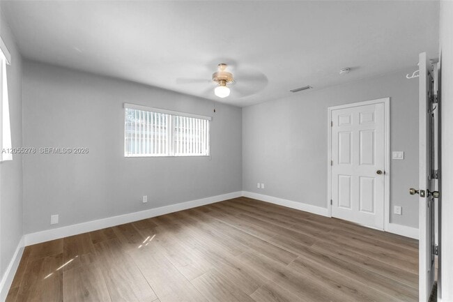 Building Photo - 9121 Ridgeland Dr