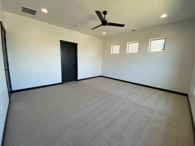 Building Photo - Close to Micron, 3 Bedroom 3 bath w/ a Million Dollar View!