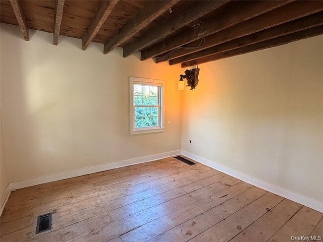 Building Photo - 265 Maybrook Rd