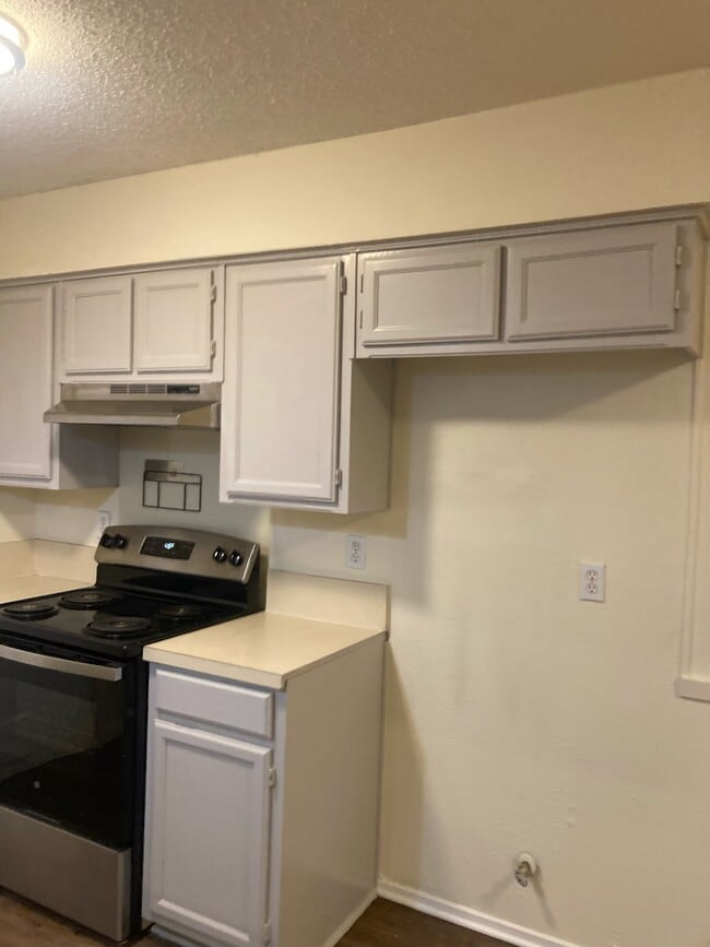 Building Photo - 7306 Amherst Dr
