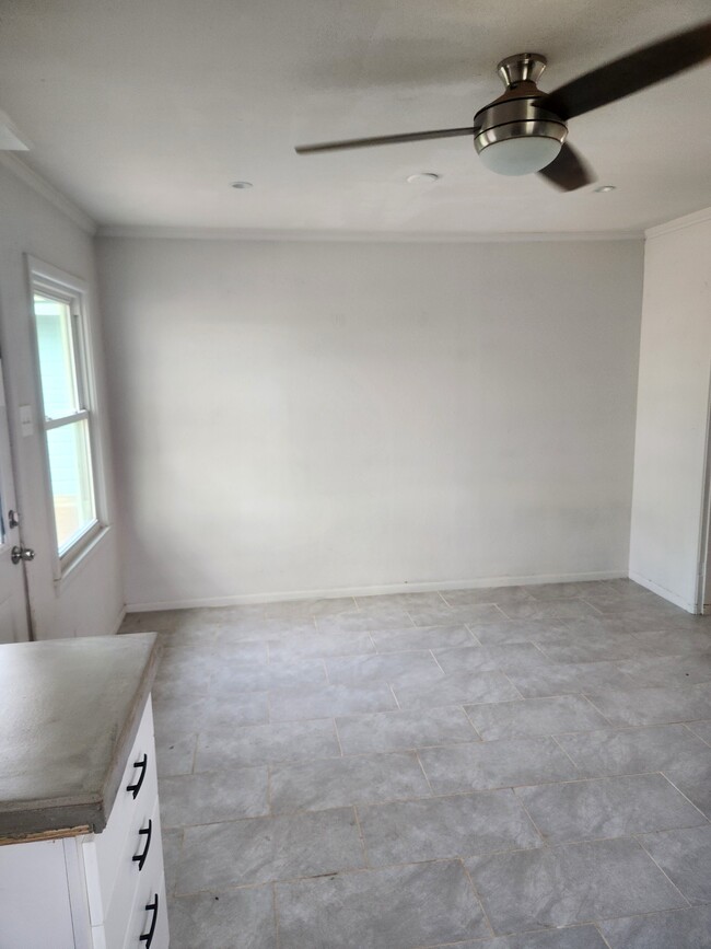 Building Photo - 417 Woodlawn Dr