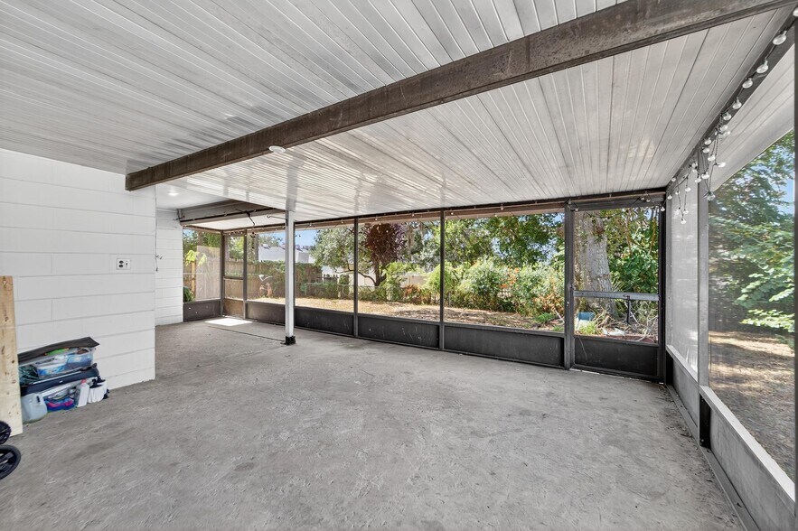 Building Photo - 1712 Village Ct