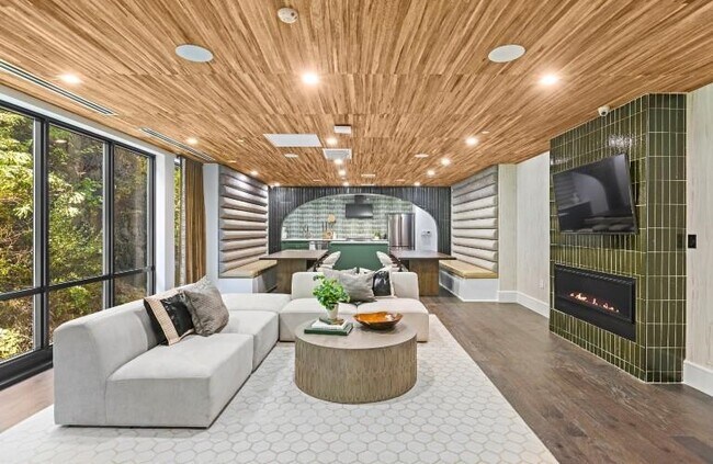 Building Photo - 8701 Churchill Rd