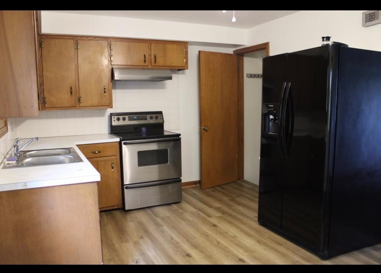 Building Photo - 9550 Struthers Rd