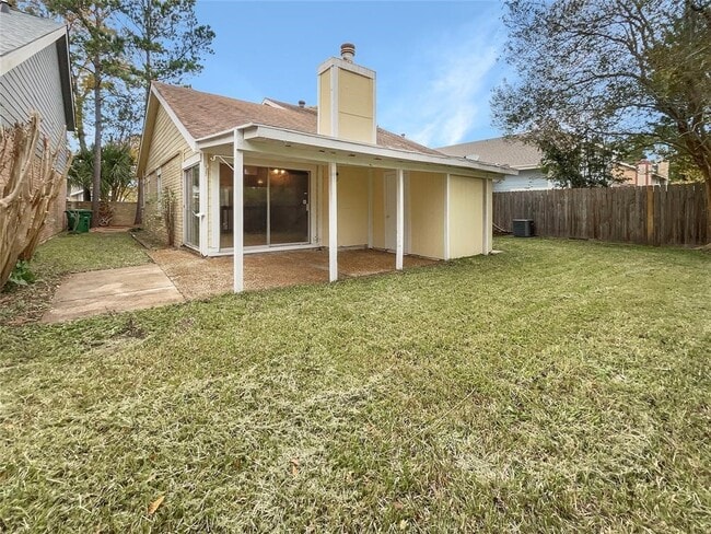 Building Photo - 10619 Chapel Hill Dr