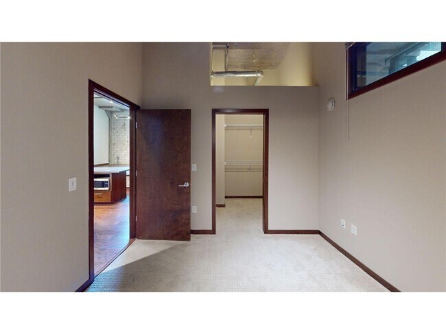 Building Photo - 730 N Washington Ave