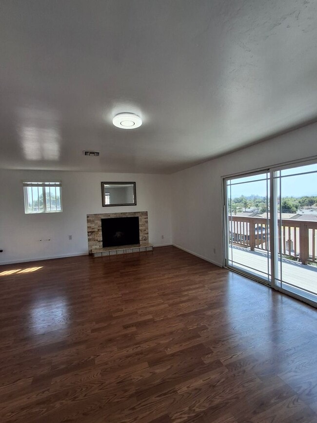 Building Photo - Amazing 4-Bedroom Home w/ Views!