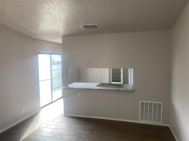 Building Photo - 1407 Churing Dr