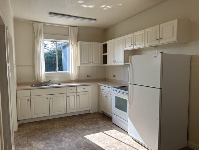 Building Photo - Pet-Friendly 2BD/1BA Home in Rio Dell!