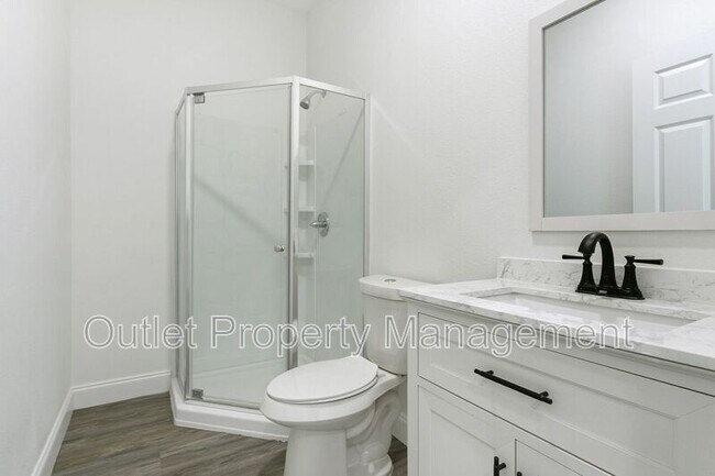 Building Photo - 1649 Lake Dr