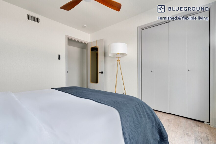 Building Photo - 201 E 4th St