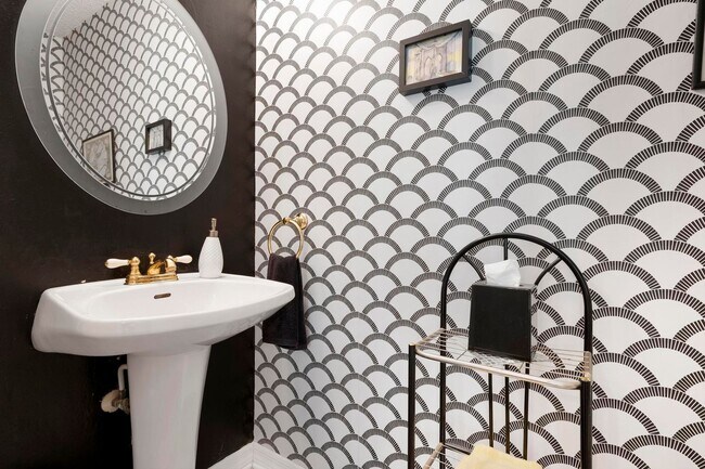 Building Photo - ** STUNNING 4 BEDROOM 2 FULL BATH/ 2 HALF BATH HOME WITH A PRIVATE POOL LOCATED JUST MINUTES FROM...