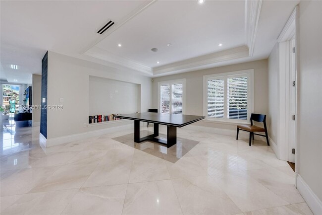 Building Photo - 520 N Pkwy