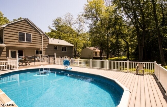 Building Photo - 4 Rumson Rd