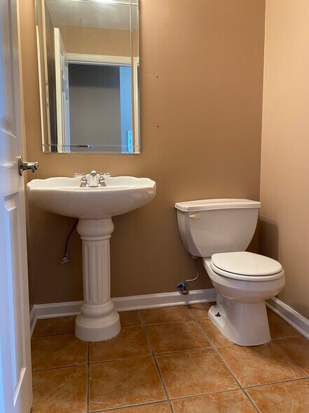 Building Photo - 6321 Overlook Dr