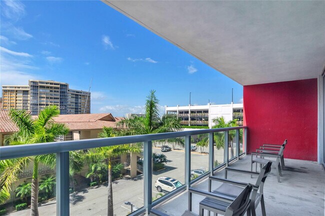 Building Photo - 2602 E Hallandale Beach Blvd