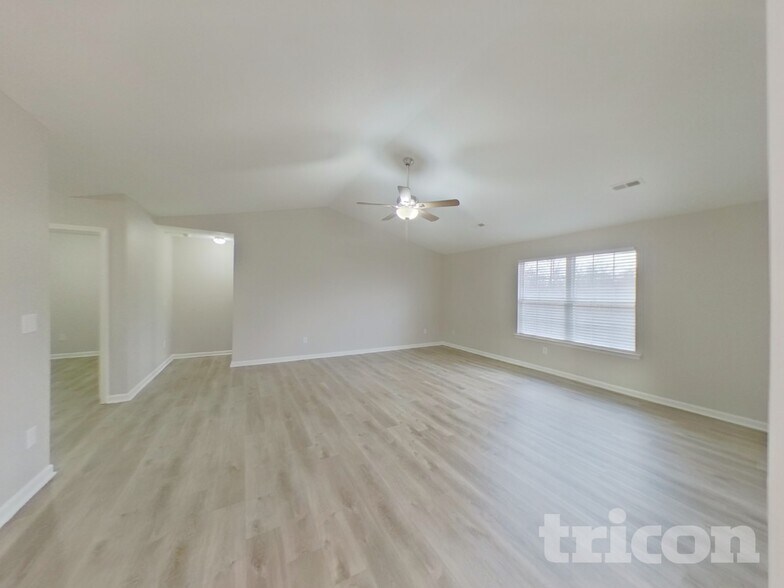 Building Photo - 427 Lynnell Way