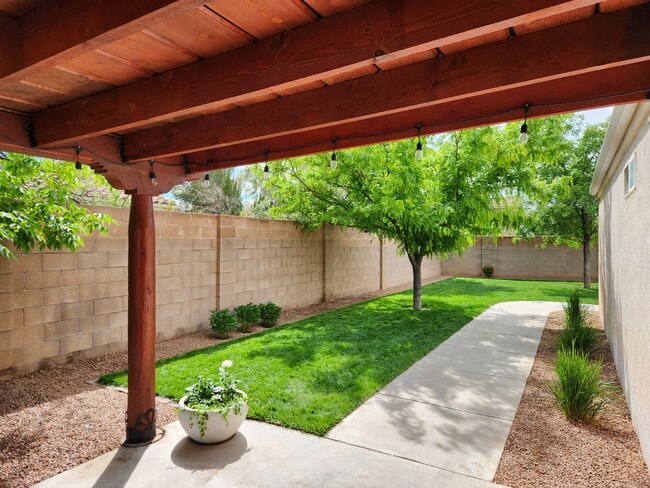 Building Photo - 1304 Villa Campo NE