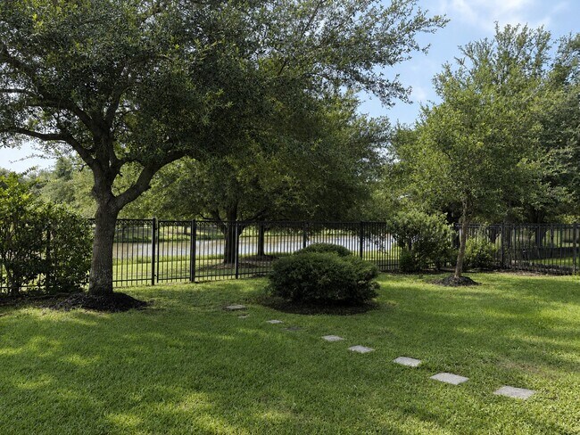 Building Photo - 515 Newington Ln