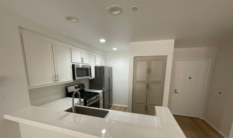 Building Photo - 240 Caldecott Ln