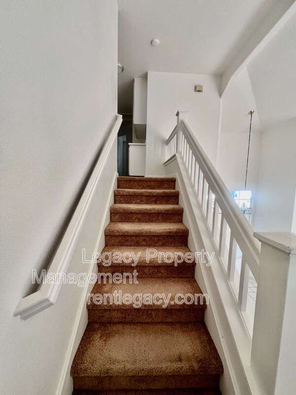 Building Photo - 2750 Parkview Terrace