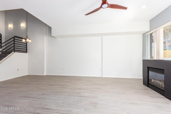 Building Photo - 17 W Vernon Ave